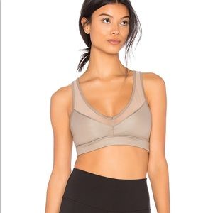 Alo yoga entice bra (gravel glossy/beige, size M)